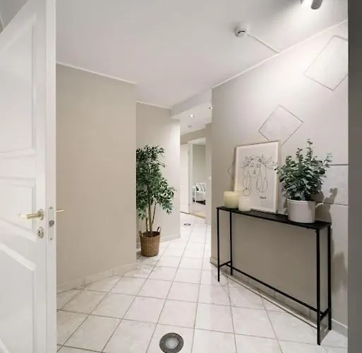 Lägenhet Stor I Sentrum! *